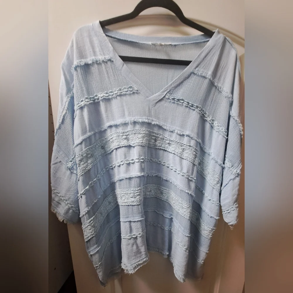 Oli & Hali Light Blue V-Neck Women's Top - Picture 3 of 5
